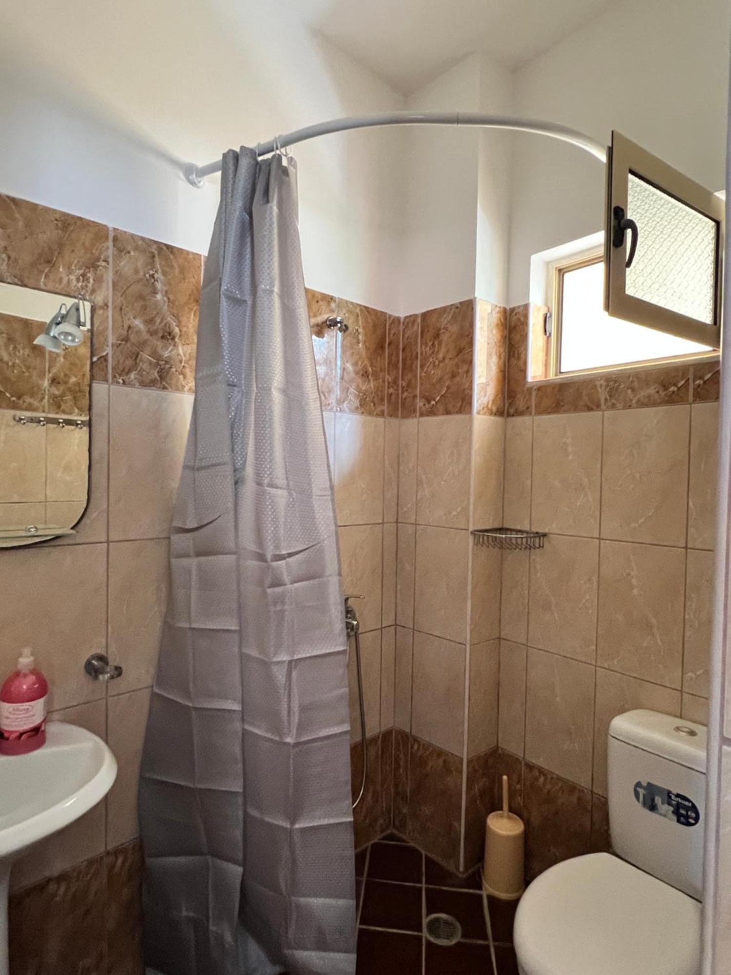 Rock Star-Pllakat Bed & Breakfast Sarande Exterior photo